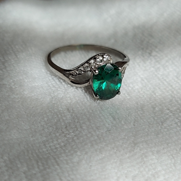 14k white gold Emerald ring - Picture 3 of 3